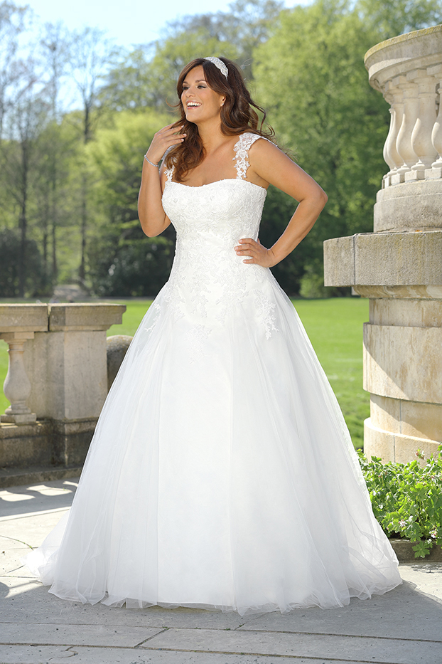 319100 | Abiti Sposa e Sposo Collezione 2022 - Atelier Vestiti Nuziali per  Vicenza, Verona, Padova, Rovigo, Treviso(Veneto) e Trento(Trentino Alto  Adige).