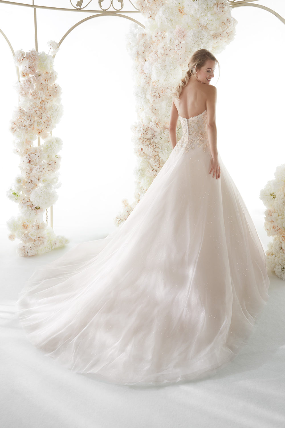 glitter tulle | Abiti Sposa e Sposo Collezione 2022 - Atelier Vestiti  Nuziali per Vicenza, Verona, Padova, Rovigo, Treviso(Veneto) e  Trento(Trentino Alto Adige).