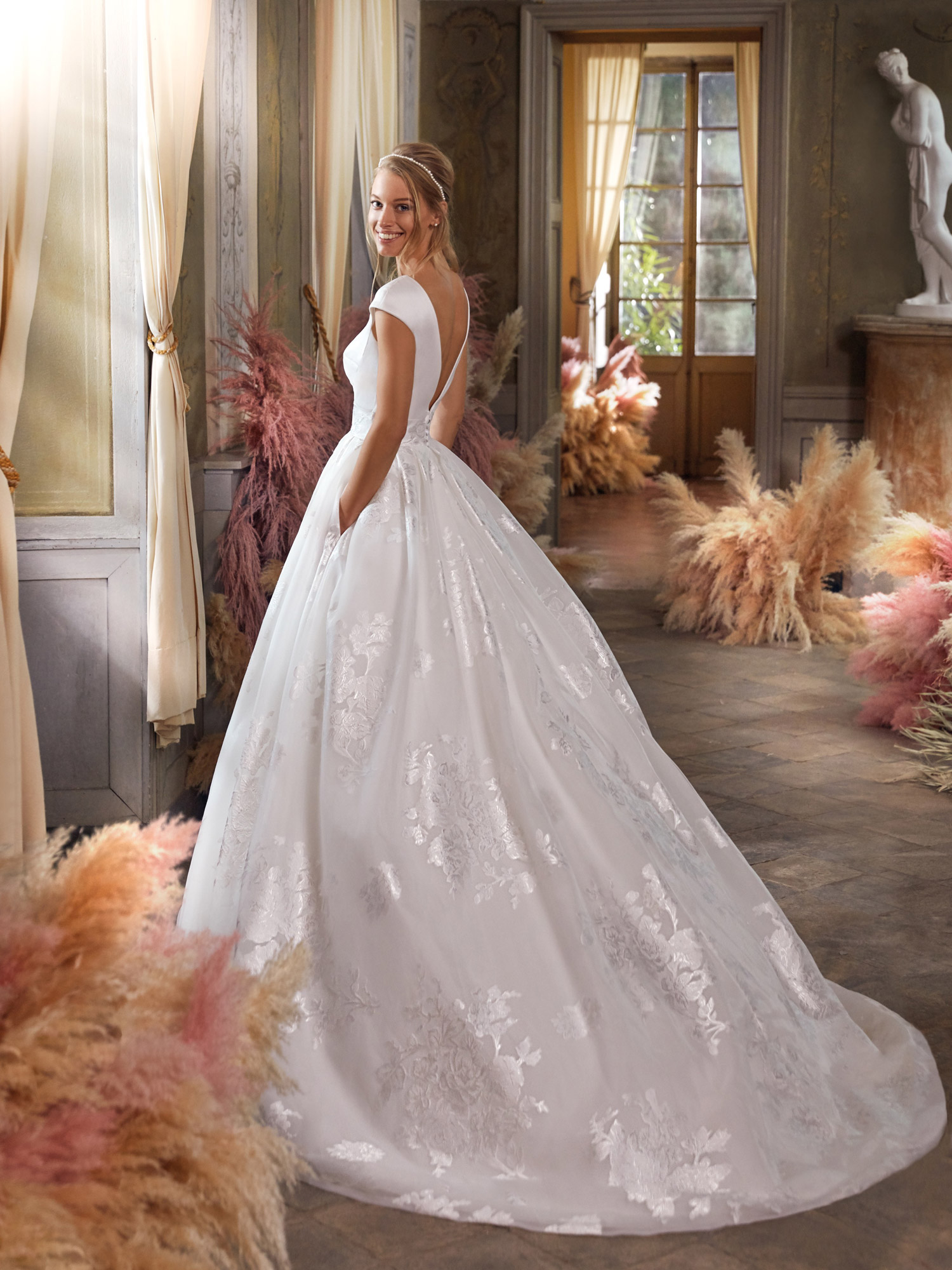 Abito Da Sposa Colet 21 Co Mariages It Abiti Sposa E Sposo Collezione 21 Atelier Vestiti Nuziali Per Vicenza Verona Padova Rovigo Treviso Veneto E Trento Trentino Alto Adige