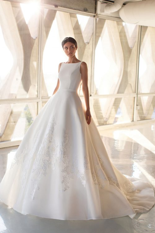 Abito Da Sposa Pronovias Lynx Mariages It Abiti Sposa E Sposo Collezione 21 Atelier Vestiti Nuziali Per Vicenza Verona Padova Rovigo Treviso Veneto E Trento Trentino Alto Adige