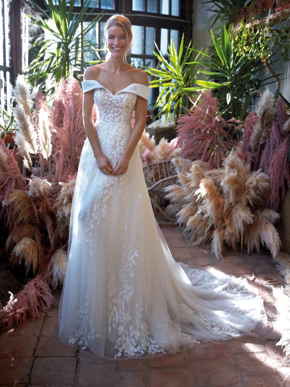 scollo omerale con fascia | Abiti Sposa e Sposo Collezione 2022 - Atelier  Vestiti Nuziali per Vicenza, Verona, Padova, Rovigo, Treviso(Veneto) e  Trento(Trentino Alto Adige).
