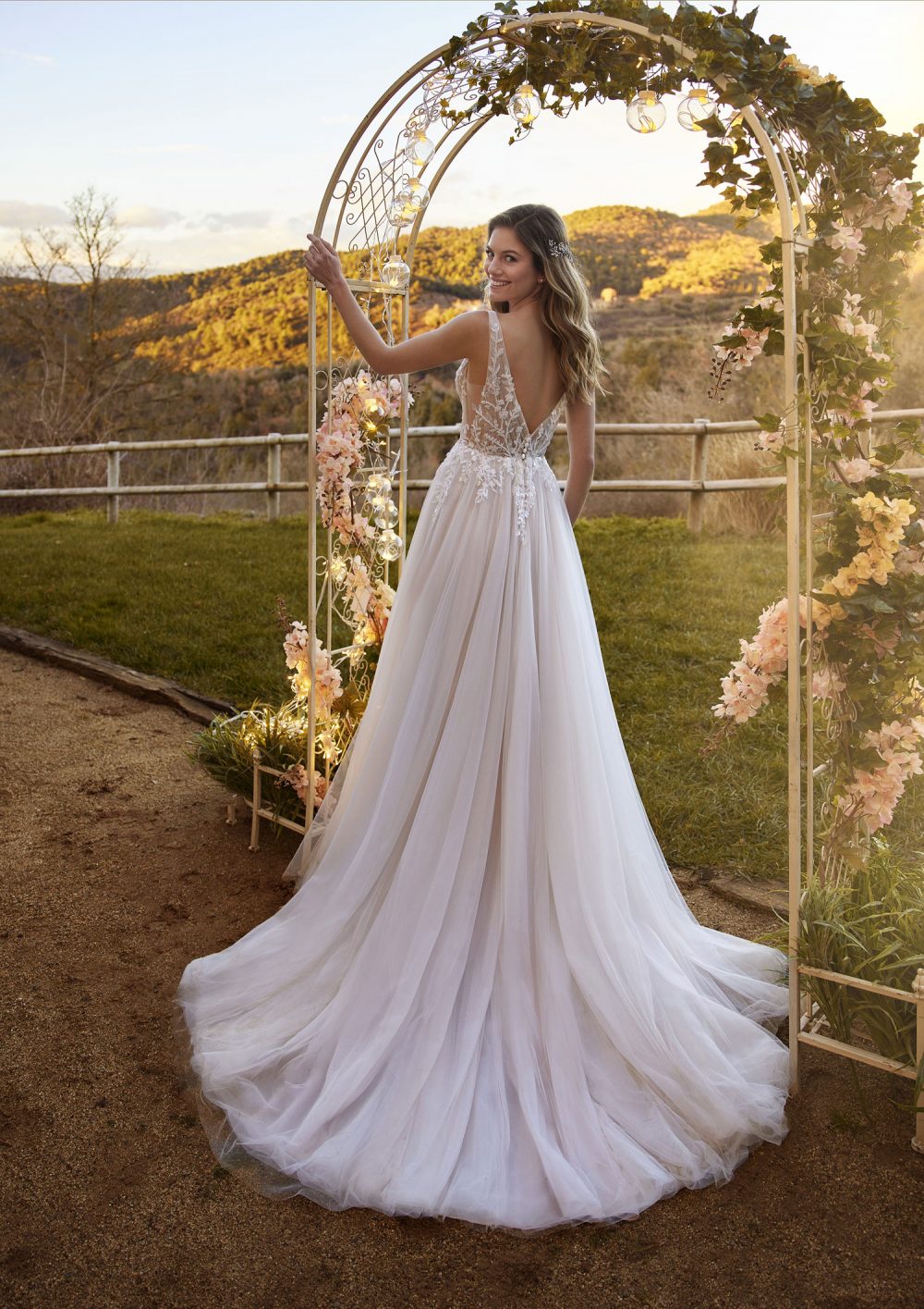 color champagne  Abiti Sposa e Sposo Collezione 2024 - Atelier Vestiti  Nuziali per Vicenza, Verona, Padova, Rovigo, Treviso(Veneto) e  Trento(Trentino Alto Adige).