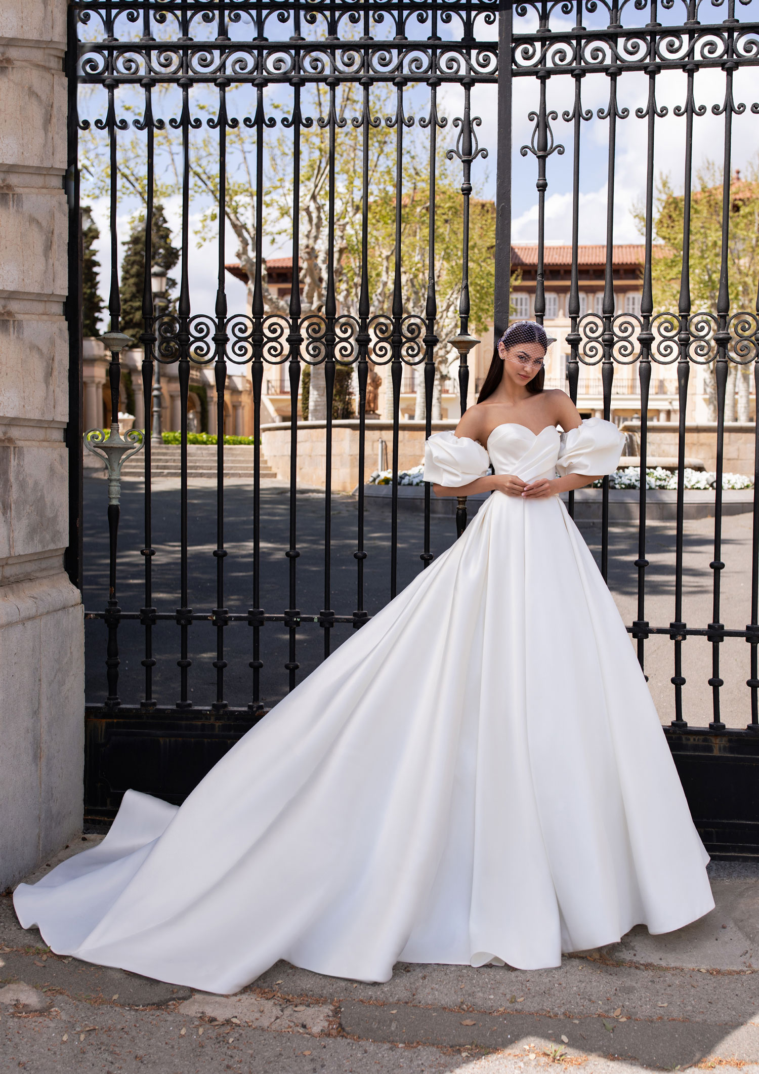 Abito da Sposa Pronovias Ixion | Mariages Abiti Sposa e Sposo Collezione  2022 - Atelier Vestiti Nuziali per Vicenza, Verona, Padova, Rovigo,  Treviso(Veneto) e Trento(Trentino Alto Adige).