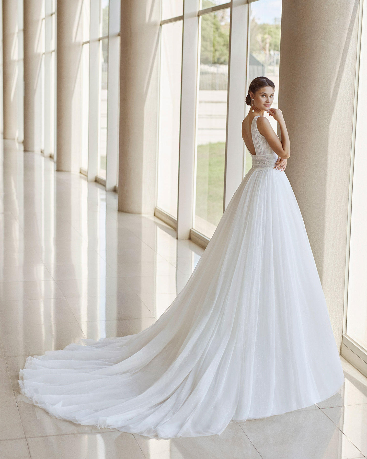 Abito da Sposa Rosa Clarà Nissa | Mariages Abiti Sposa e Sposo Collezione  2022 - Atelier Vestiti Nuziali per Vicenza, Verona, Padova, Rovigo,  Treviso(Veneto) e Trento(Trentino Alto Adige).
