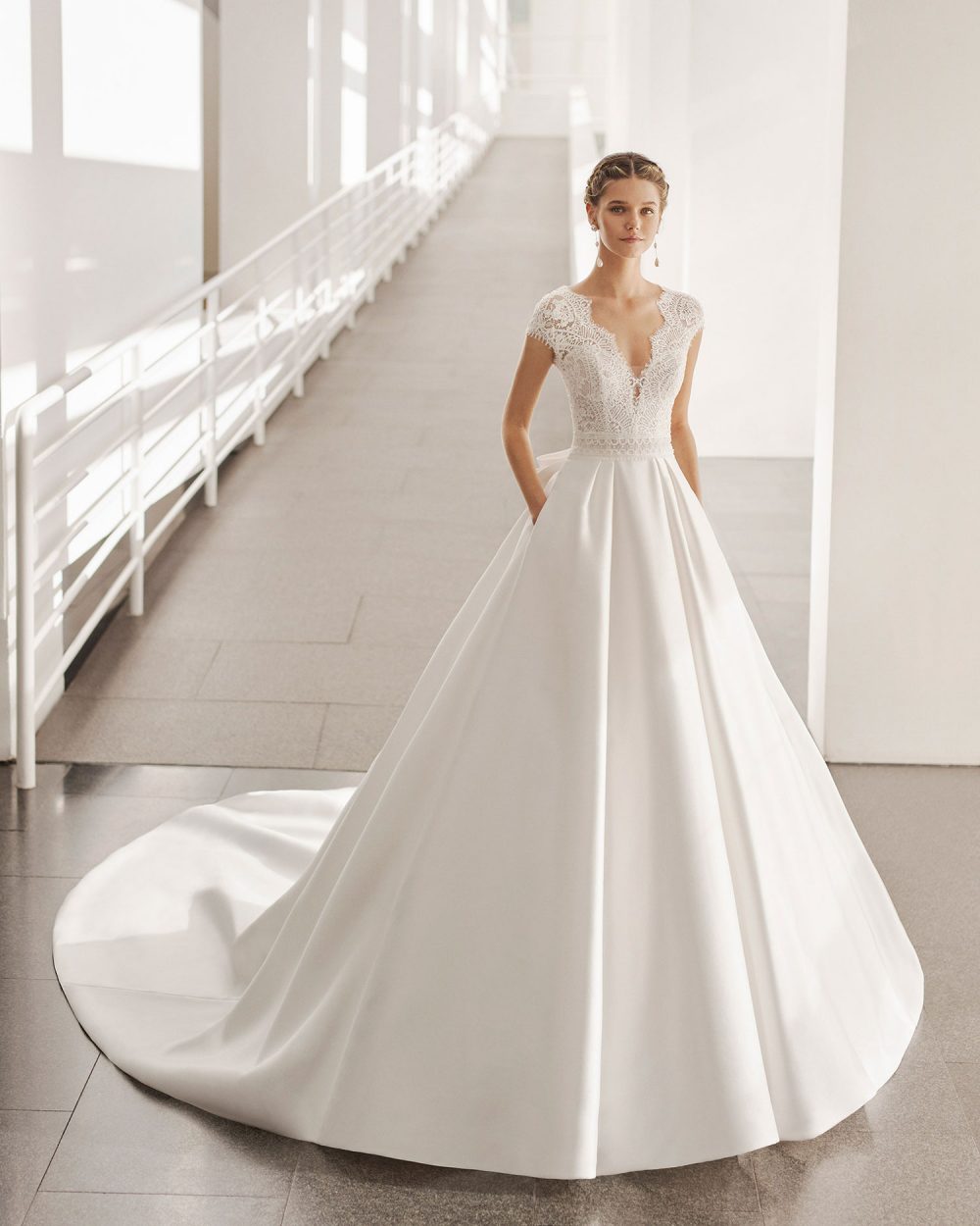 Rosa Clarà Abito da Sposa Collezione 2022 | Abiti Sposa e Sposo Collezione  2022 - Atelier Vestiti Nuziali per Vicenza, Verona, Padova, Rovigo,  Treviso(Veneto) e Trento(Trentino Alto Adige).