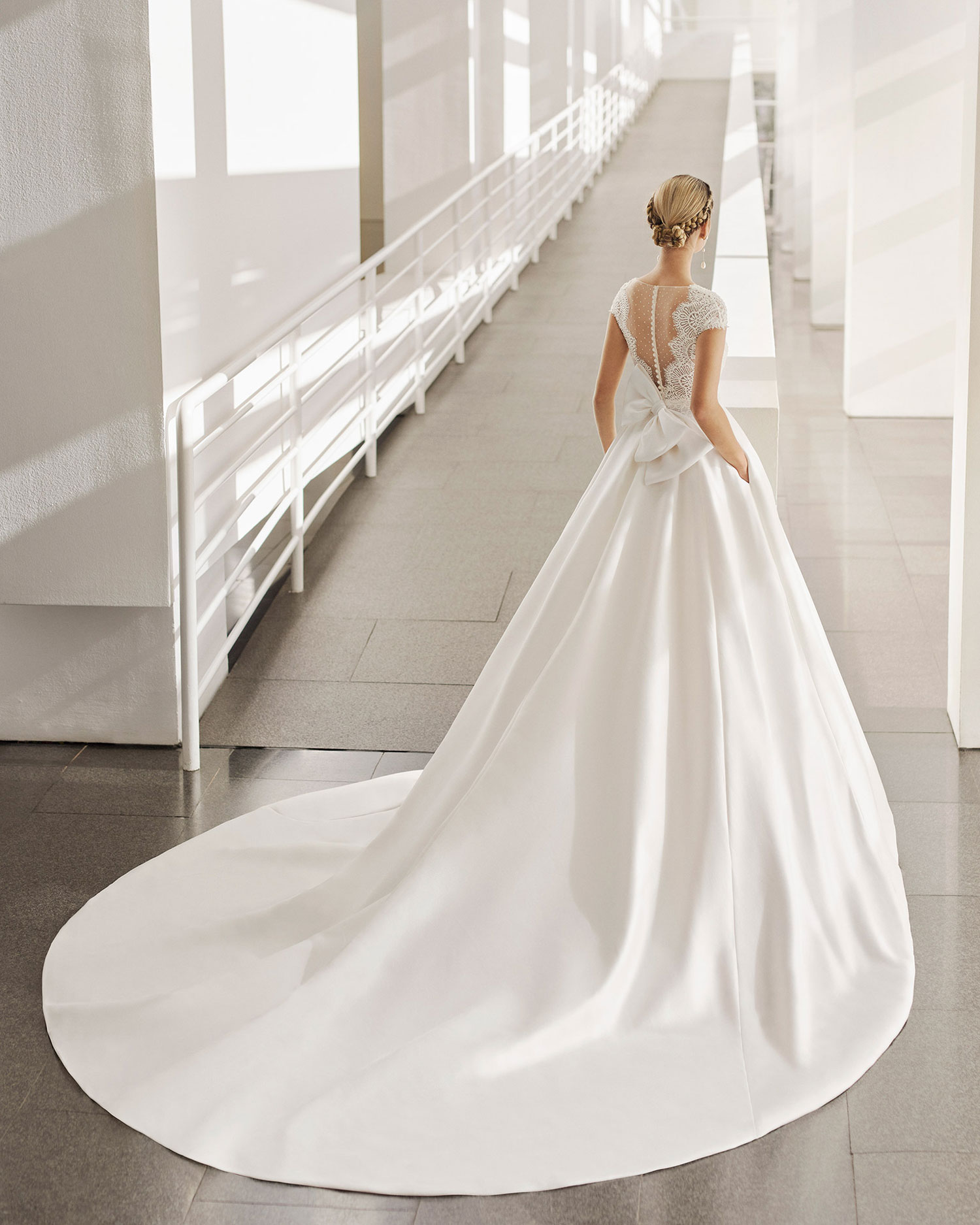 Abito da Sposa Rosa Clarà Nube | Mariages Abiti Sposa e Sposo Collezione  2022 - Atelier Vestiti Nuziali per Vicenza, Verona, Padova, Rovigo,  Treviso(Veneto) e Trento(Trentino Alto Adige).