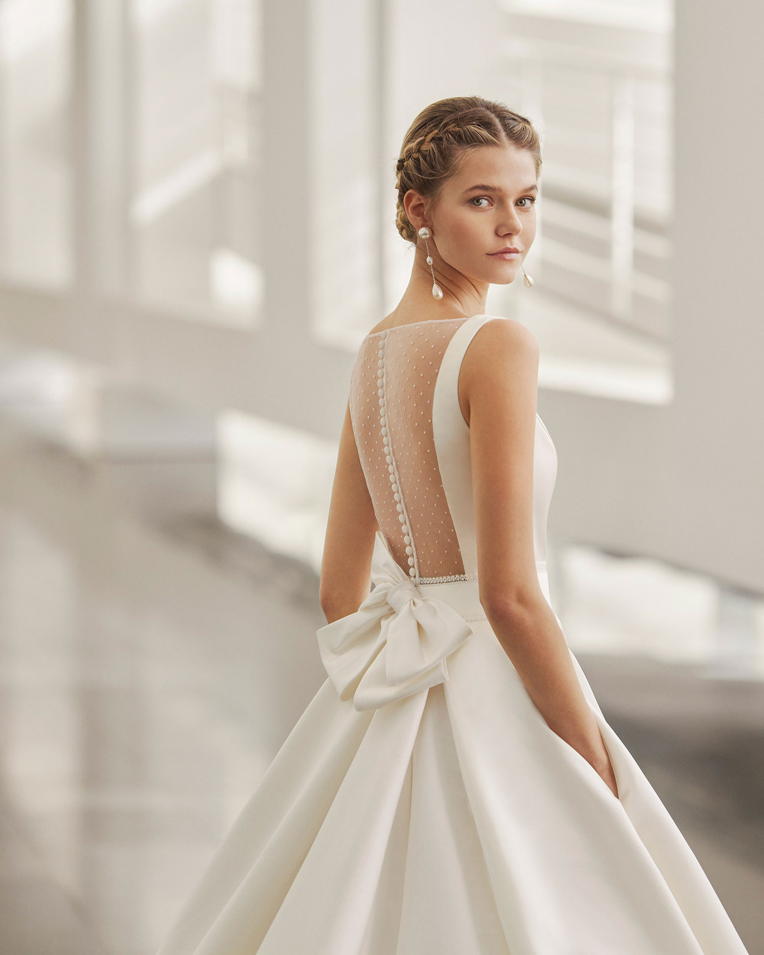 Abito da Sposa Rosa Clarà Noray | Mariages Abiti Sposa e Sposo Collezione  2022 - Atelier Vestiti Nuziali per Vicenza, Verona, Padova, Rovigo,  Treviso(Veneto) e Trento(Trentino Alto Adige).