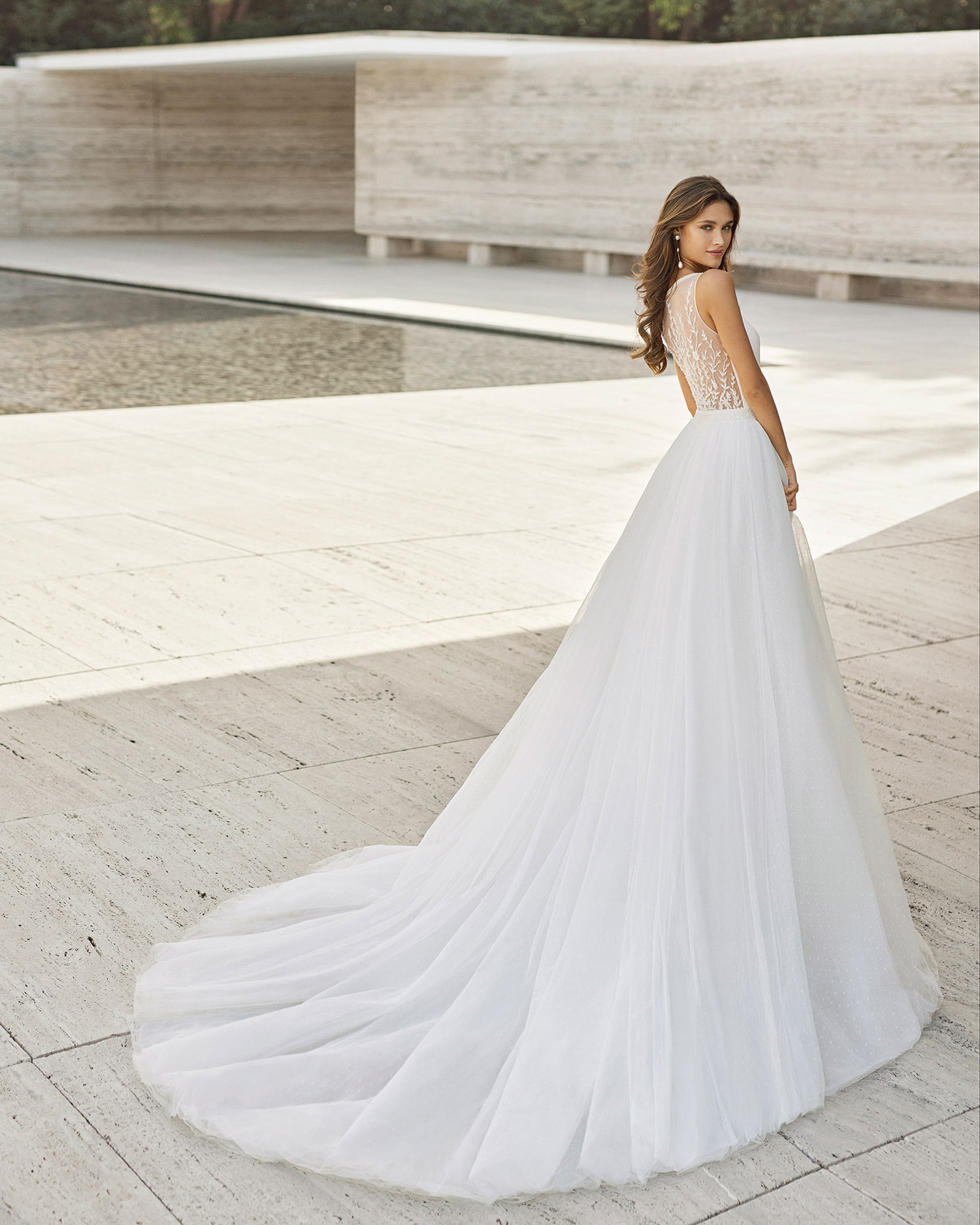 Abito da Sposa Rosa Clarà Nakune | Mariages Abiti Sposa e Sposo Collezione  2022 - Atelier Vestiti Nuziali per Vicenza, Verona, Padova, Rovigo,  Treviso(Veneto) e Trento(Trentino Alto Adige).